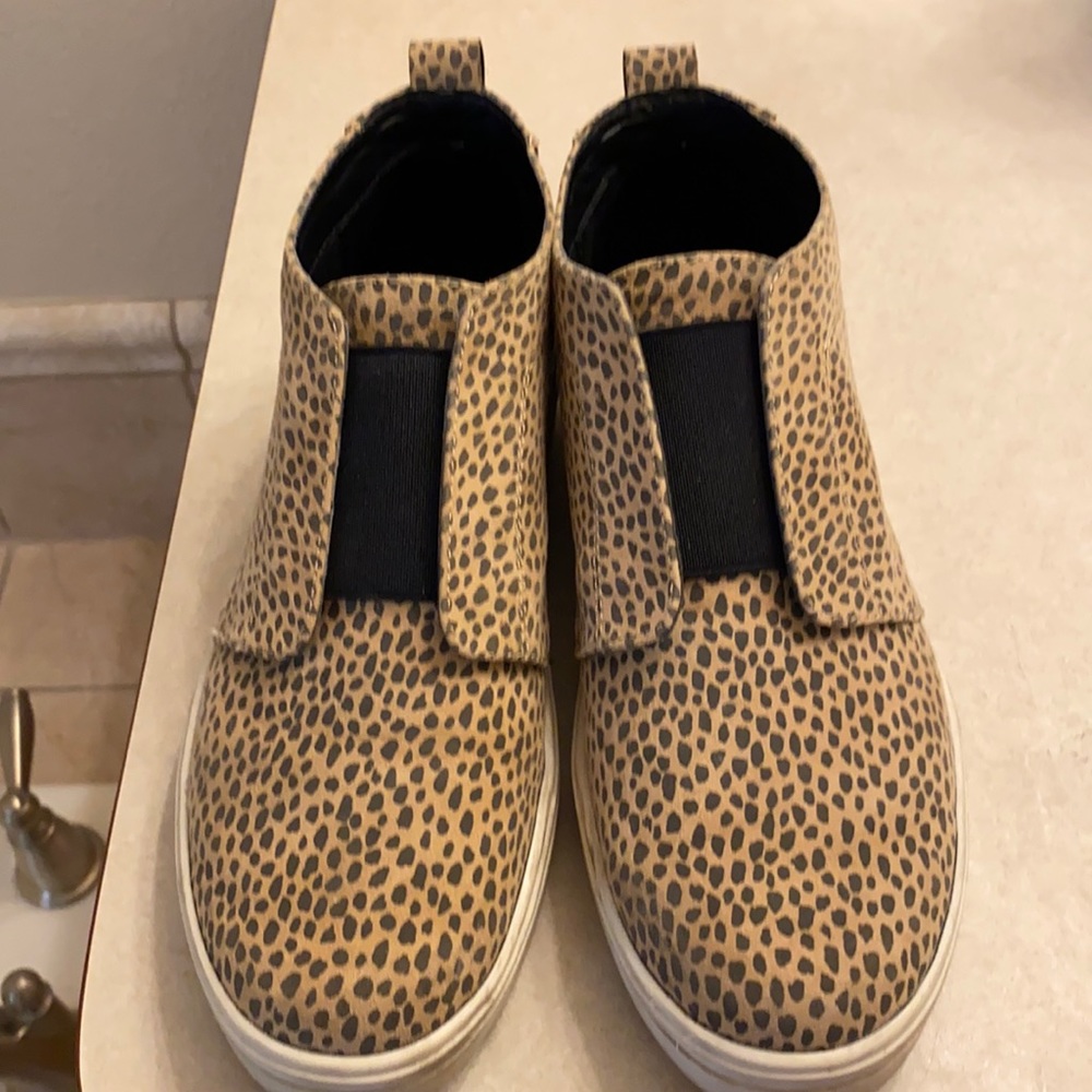 Slip on cheetah 🐆 leopard print sneakers